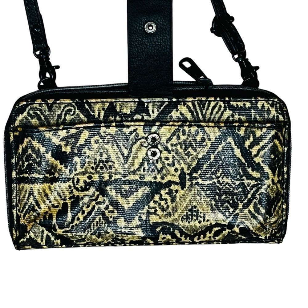 The Sak Sakroots Artists Black Tan Wallet Smartphone Crossbody Bag - Picture 7 of 11